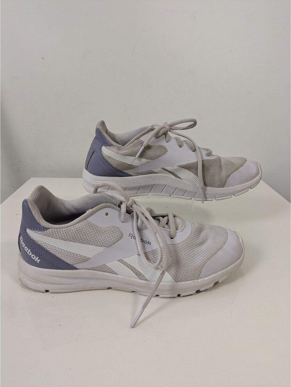 Women’s Reebok Light Grey Lavender Running Shoes Size 6